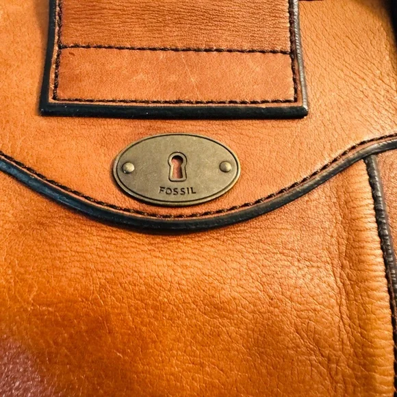 Fossil Brown Leather Tote XLarge and Great for Travel Totes
